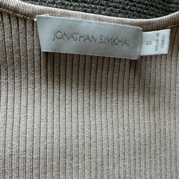 Crop top - Picture 2 of 3